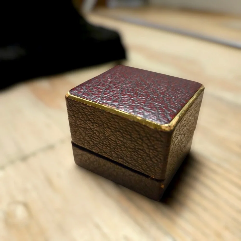 VTG 1940s Saks Fifth Avenue Ring Box Burgundy Faux Red Brwn Leather Satin Lining